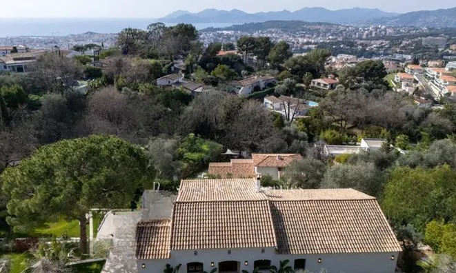 Недвижимость Villa Croix des Gardes: 1