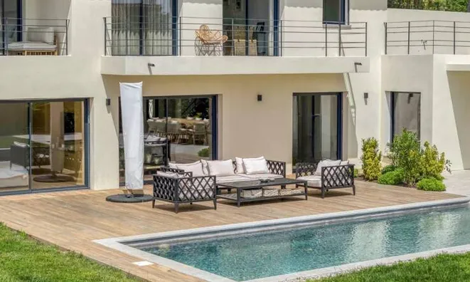 Недвижимость Villa Croix des Gardes: 1