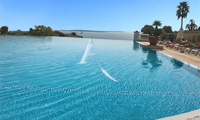 Недвижимость Villa Croix des Gardes: 1