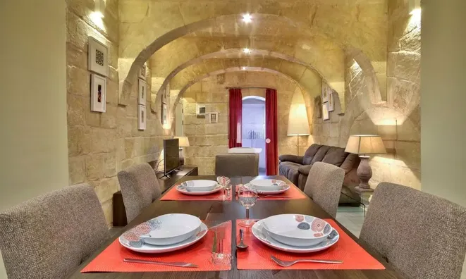 Недвижимость Central Valletta Apartment: 2