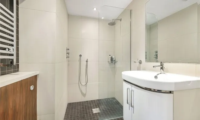 Недвижимость Cathcart Road: 7