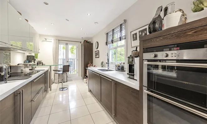 Недвижимость Cathcart Road: 18