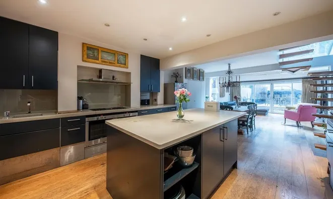 Недвижимость Fulham Road: 1