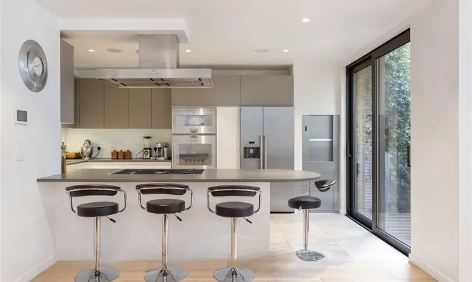 Недвижимость Roland Way: 22