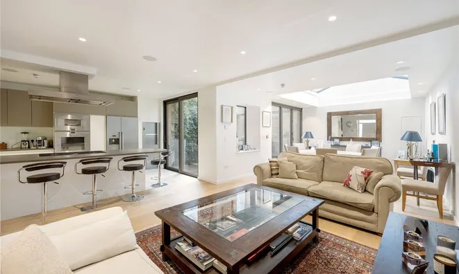 Недвижимость Roland Way: 23