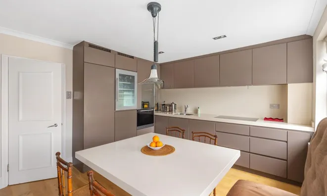 Недвижимость Tregunter Road: 15