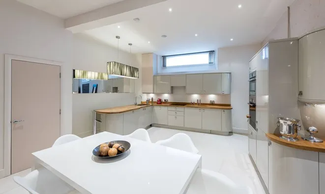 Недвижимость Roland Gardens, South Kensington: 18