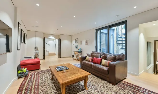 Недвижимость Roland Way, South Kensington: 36