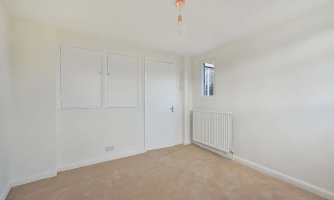 Недвижимость Cathnor Road: 2