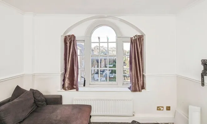 Недвижимость Albion Avenue: 1