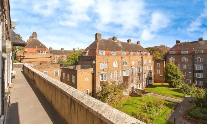 Недвижимость Albion Avenue: 8