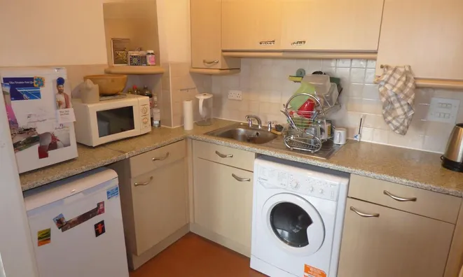 Недвижимость Commercial Road: 12