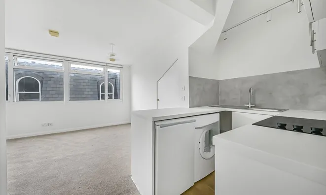 Недвижимость 3 Adamson Road: 10