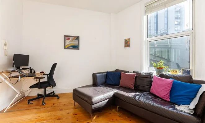 Недвижимость Battersea Park Road: 2