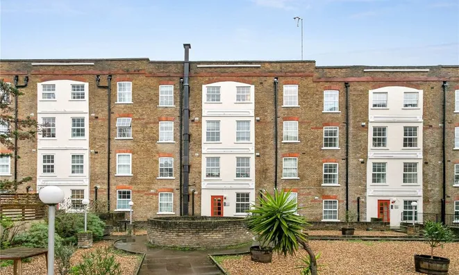 Недвижимость Old Castle Street: 8