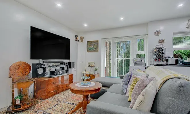 Недвижимость Dollis Hill Lane: 8