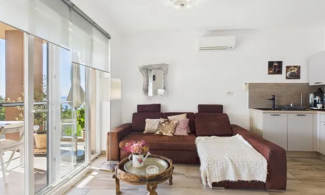 Недвижимость Трехкомнатная квартира, Центр: 2