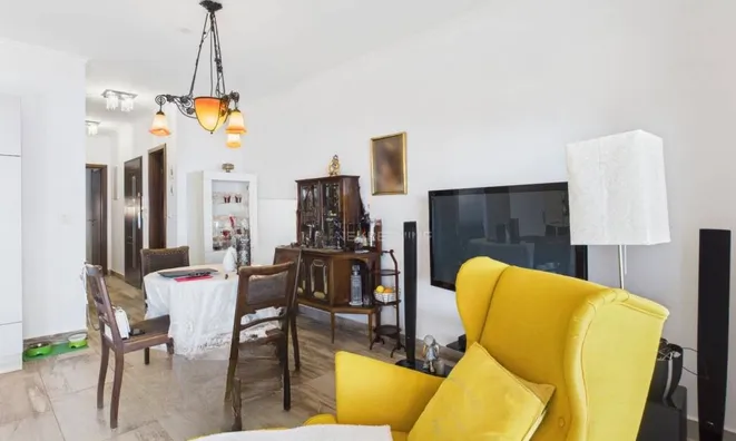 Недвижимость Трехкомнатная квартира, Центр: 5