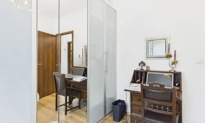 Недвижимость Трехкомнатная квартира, Центр: 8