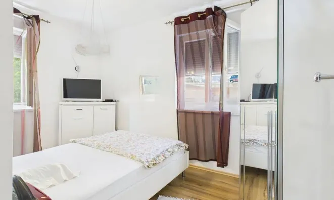 Недвижимость Трехкомнатная квартира, Центр: 10