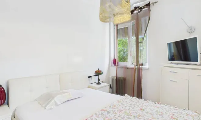 Недвижимость Трехкомнатная квартира, Центр: 11