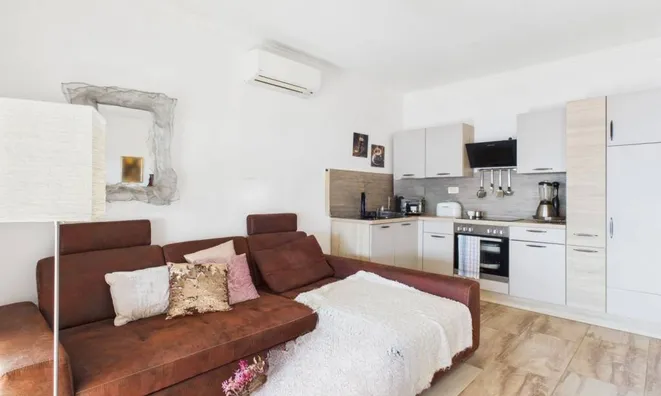 Недвижимость Трехкомнатная квартира, Центр: 13