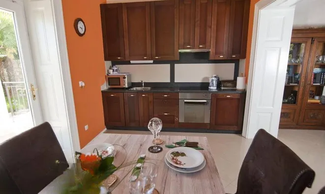 Недвижимость Трехкомнатная квартира Центр: 5