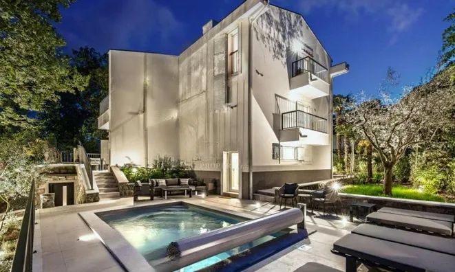 Недвижимость Семейный дом 313 м², Опатия: 1