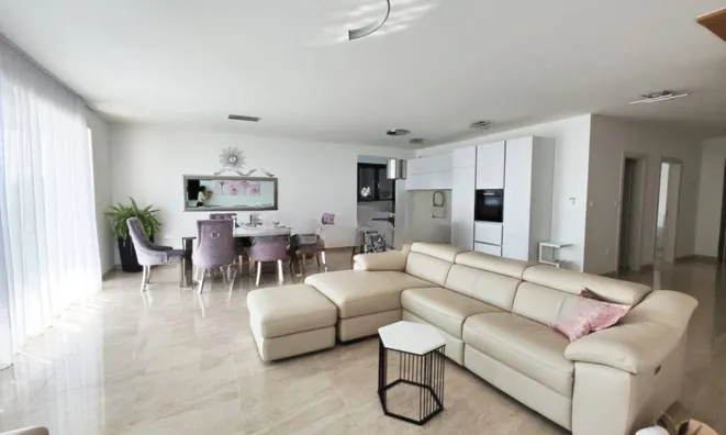 Недвижимость Многоквартирный дом Побри: 6