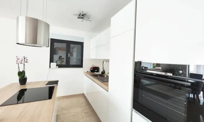 Недвижимость Многоквартирный дом Побри: 8