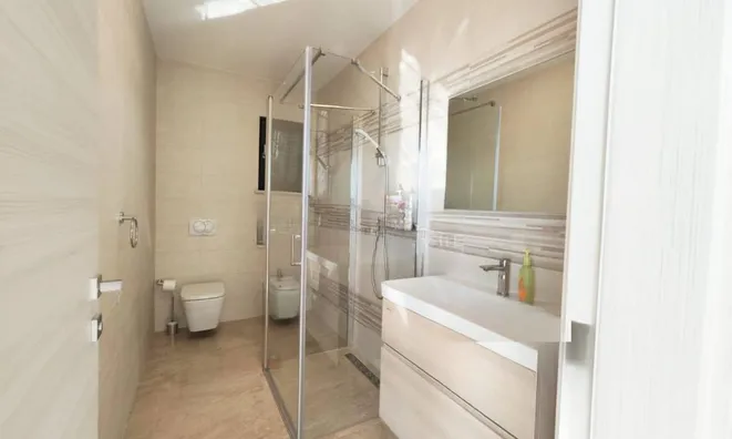 Недвижимость Многоквартирный дом Побри: 16