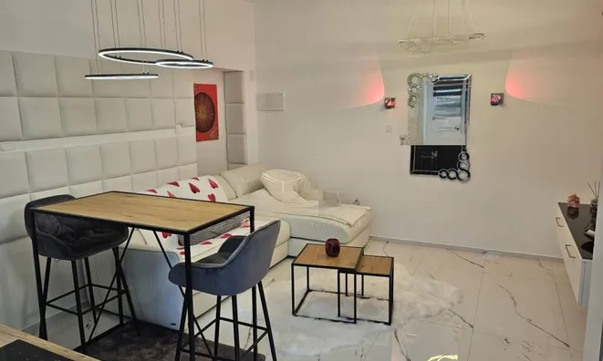 Недвижимость Однокомнатная квартира Центр: 3