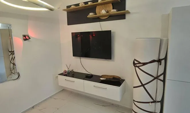 Недвижимость Однокомнатная квартира Центр: 4