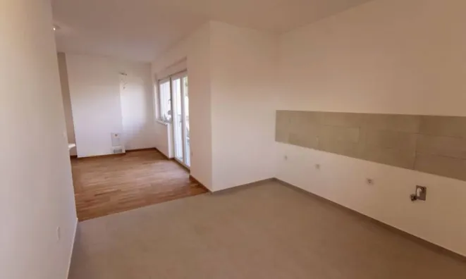 Недвижимость Двухкомнатная квартира Оприч: 10