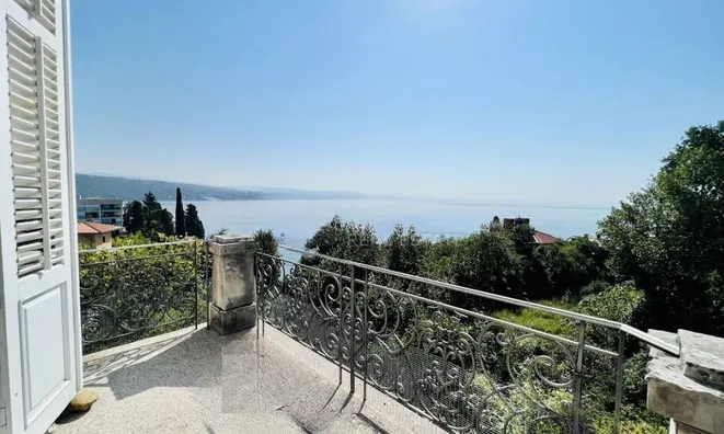 Недвижимость Трехкомнатная квартира Центр: 2