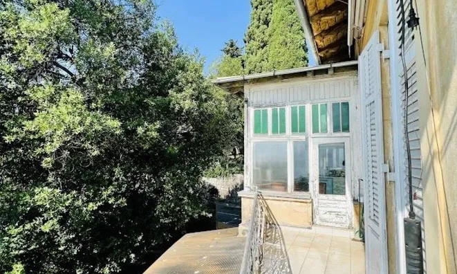 Недвижимость Трехкомнатная квартира Центр: 3