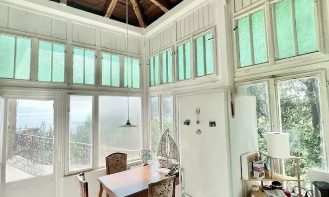 Недвижимость Трехкомнатная квартира Центр: 11