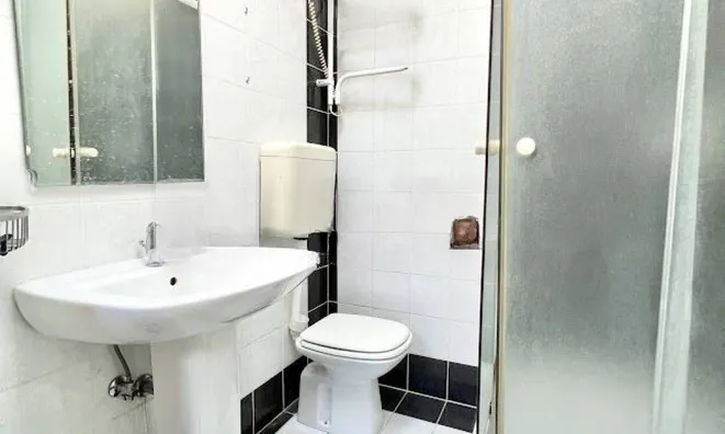 Недвижимость Трехкомнатная квартира Центр: 16