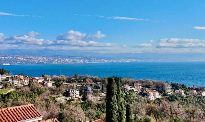 Недвижимость Четырехкомнатная квартира Оприч: 1