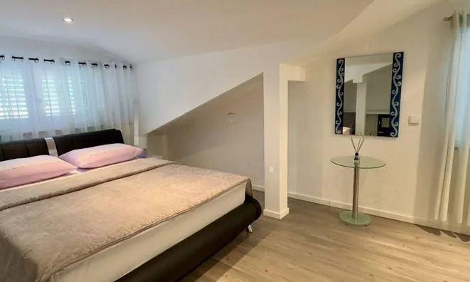 Недвижимость Четырехкомнатная квартира Оприч: 4