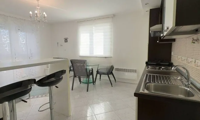 Недвижимость Четырехкомнатная квартира Оприч: 7