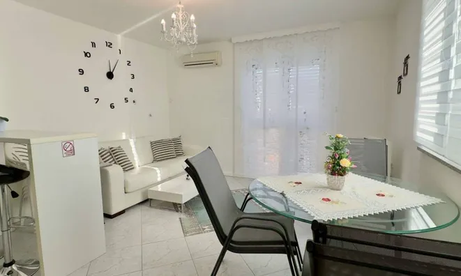 Недвижимость Четырехкомнатная квартира Оприч: 8