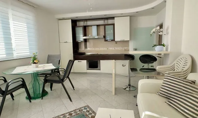 Недвижимость Четырехкомнатная квартира Оприч: 9