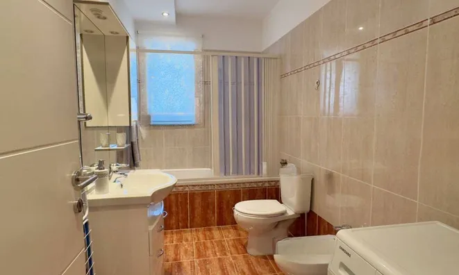 Недвижимость Четырехкомнатная квартира Оприч: 10