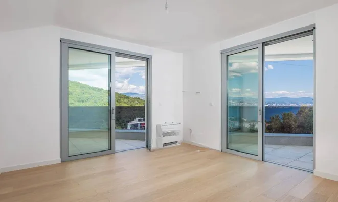 Недвижимость Четырехкомнатная квартира Центр: 5