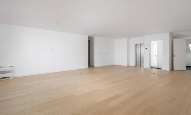 Недвижимость Четырехкомнатная квартира Центр: 29