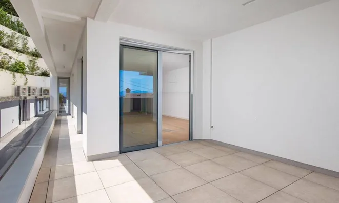 Недвижимость Трехкомнатная квартира в Центре: 1