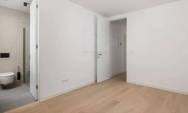 Недвижимость Трехкомнатная квартира в Центре: 12