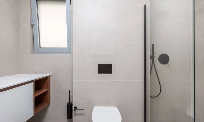 Недвижимость Трехкомнатная квартира в Центре: 19