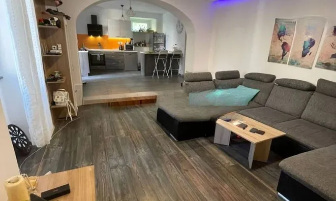 Недвижимость Трёхкомнатная квартира в центре: 2